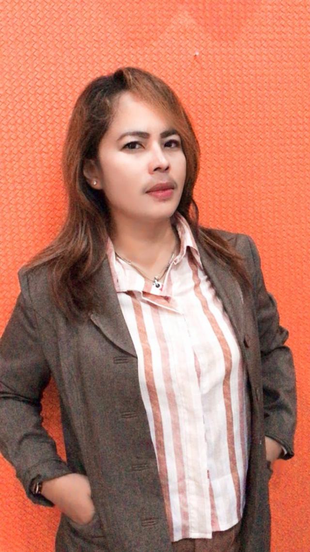 loan adviser Siti Aulia