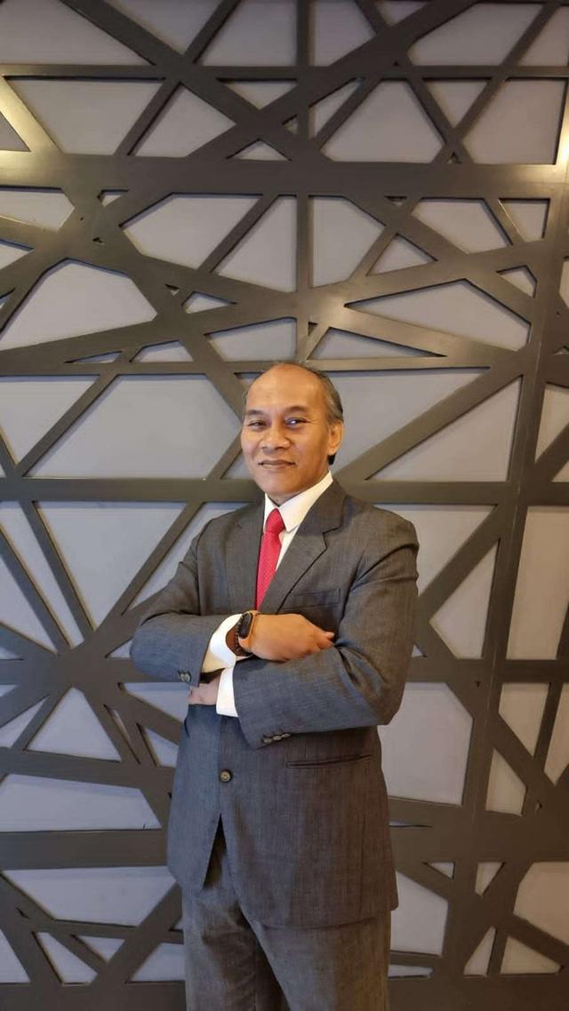 loan adviser Taufik Hidayatulloh